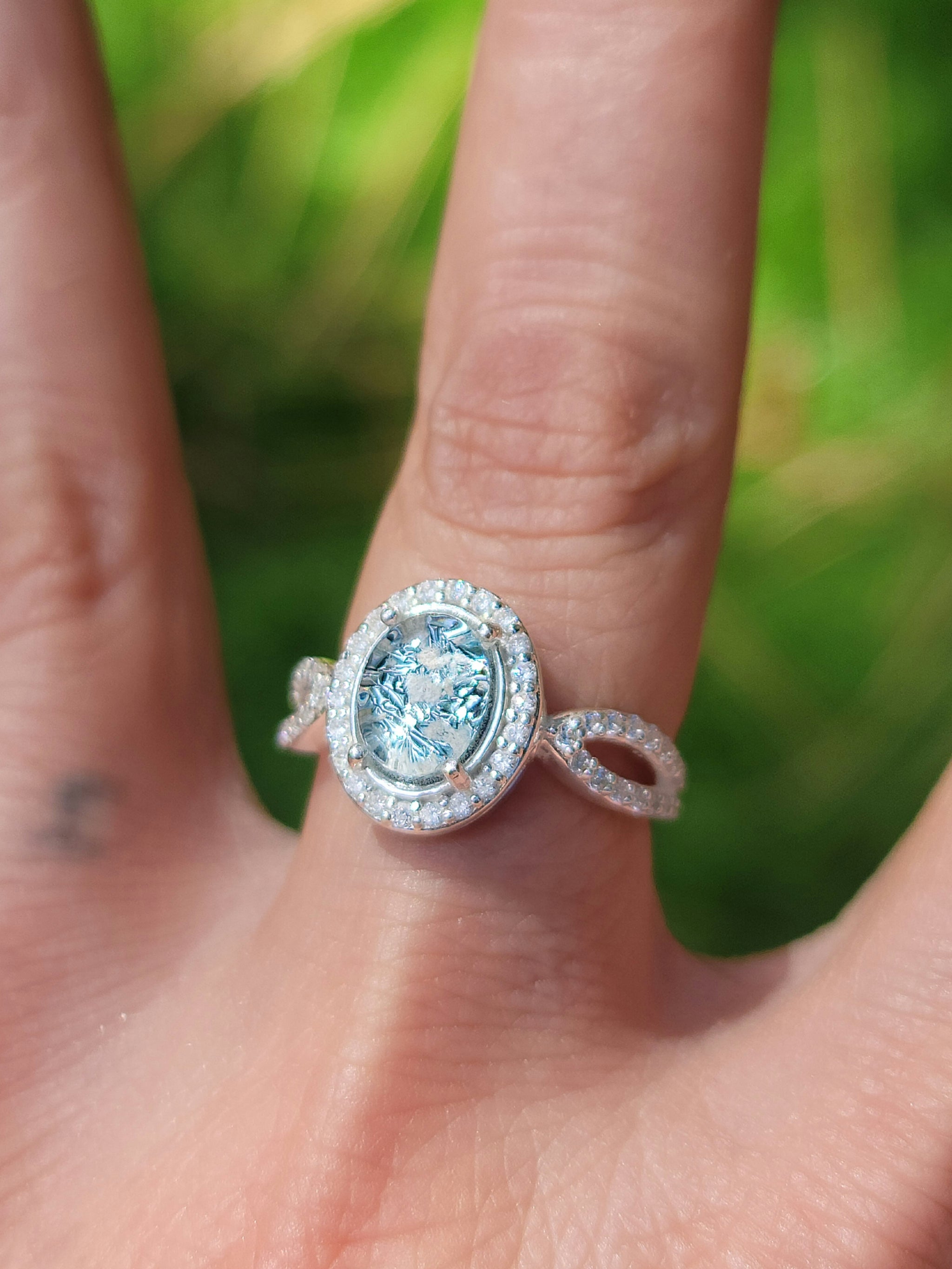 Cubic Zirconia vs. Diamond: What's the Difference? - Brilliant Earth