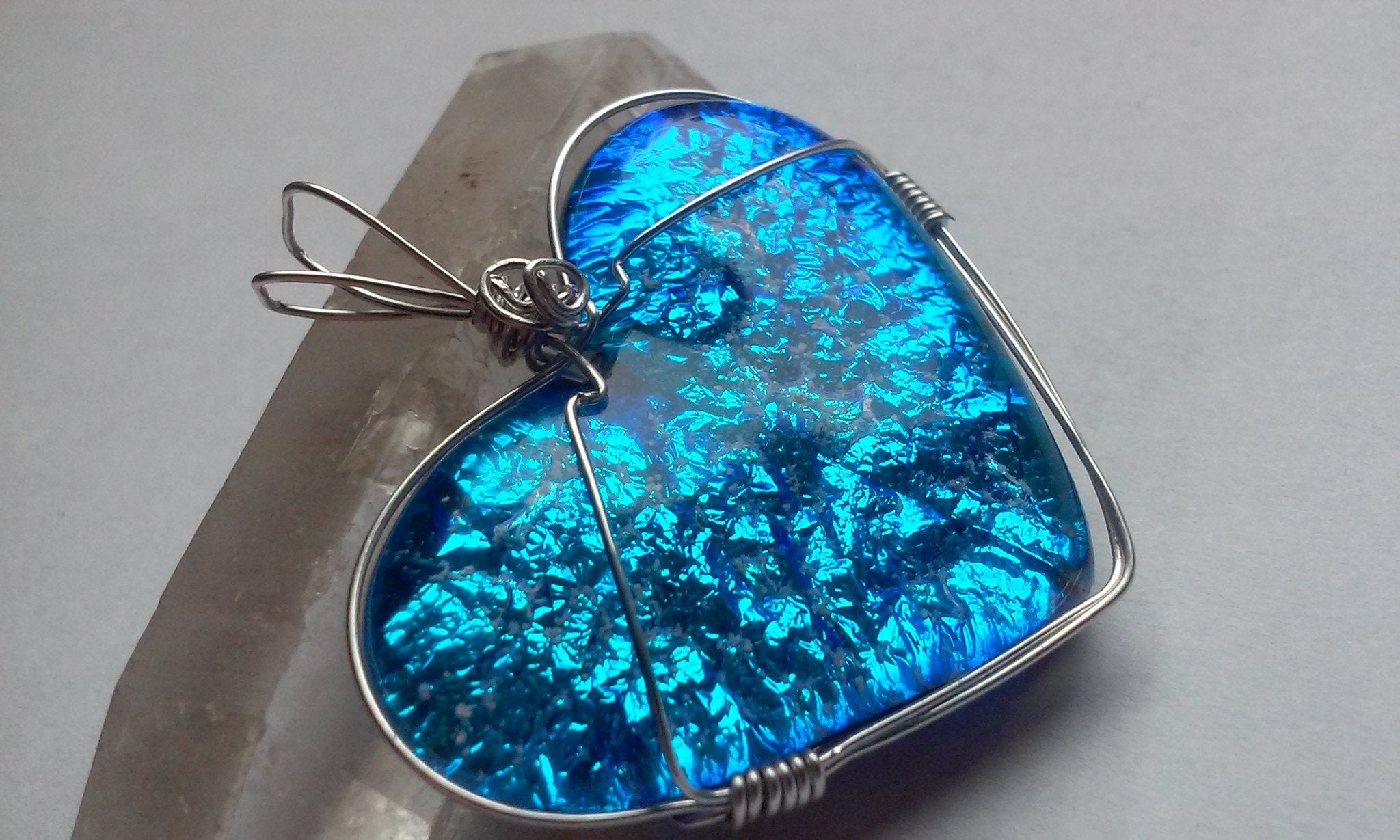 Pet ashes deals glass jewelry